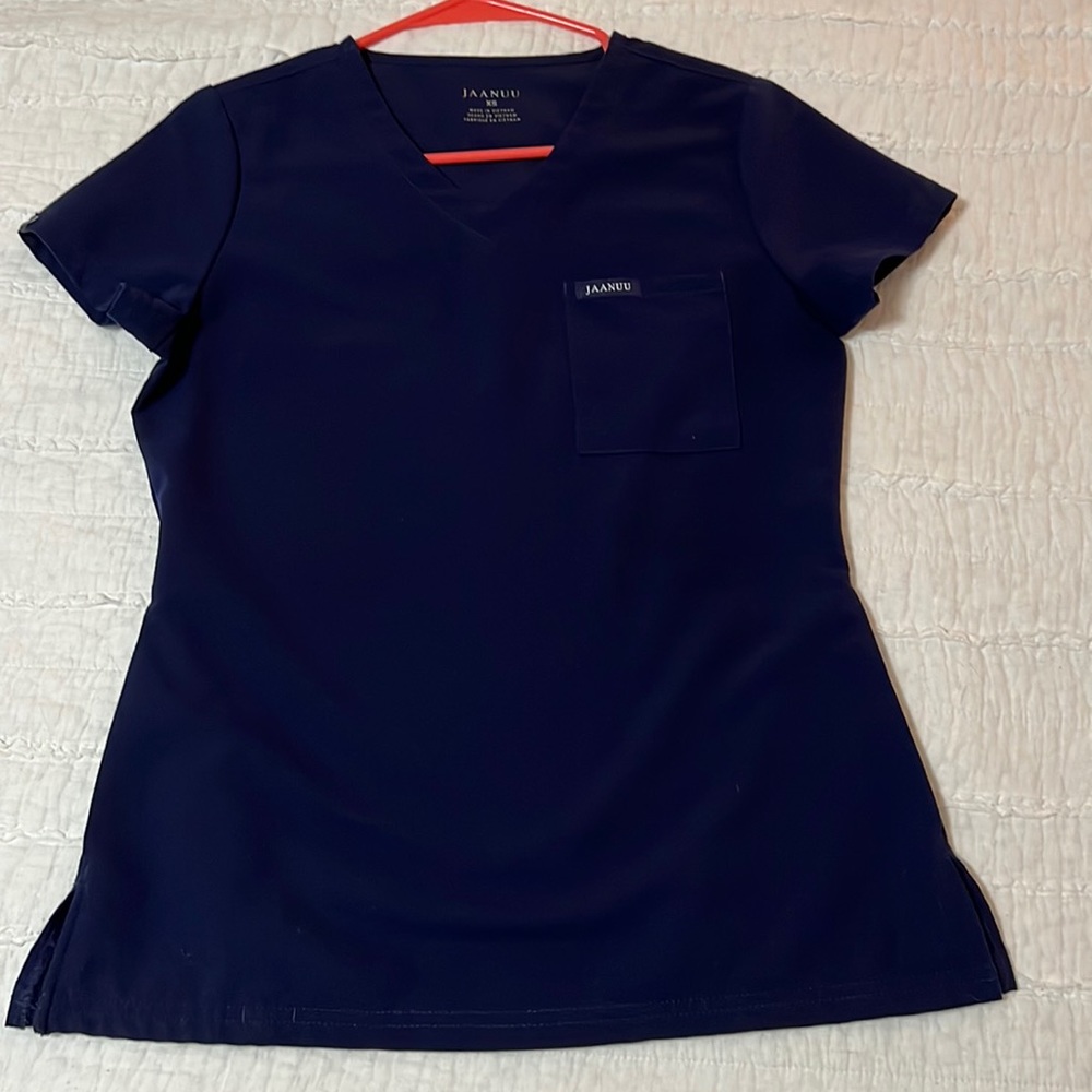 Jaanuu 3 pocket scrub top